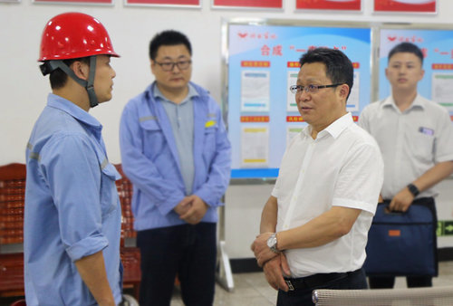 集團領導看望慰問離退休黨員、基層困難黨員和年輕黨員(圖1)