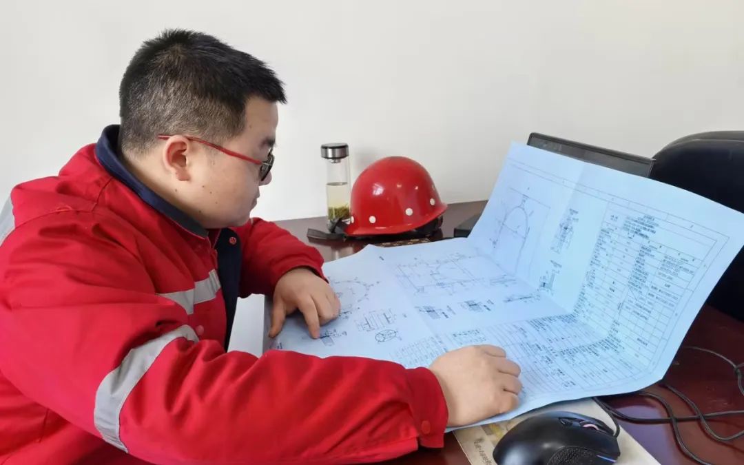 【管理標兵】化機公司黃亞華：扎根一線勤鉆研，履職盡責勇?lián)?圖2)