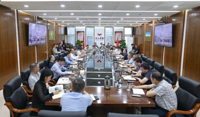 集團穩(wěn)定生產提升效益指揮部召開調度會(圖1)