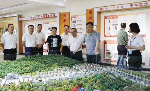 袁衛(wèi)東、王大真到金沙酒業(yè)調(diào)研指導(dǎo)工作